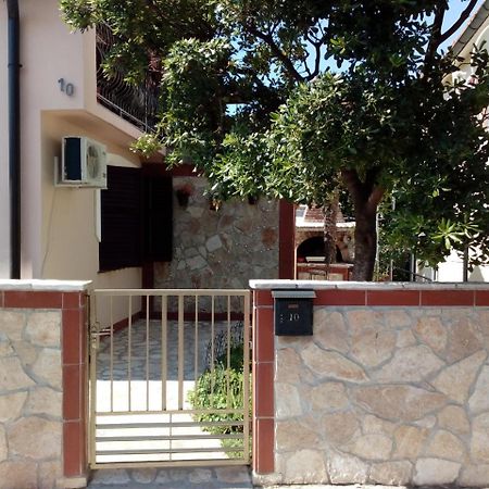 Apartment "Mislav" Gornji Karin Bagian luar foto