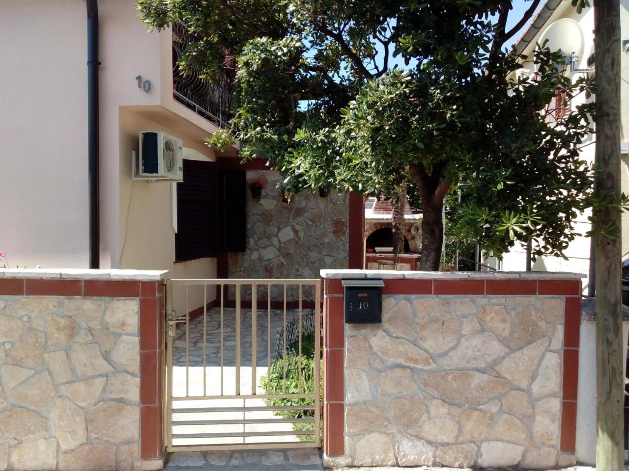 Apartment "Mislav" Gornji Karin Bagian luar foto