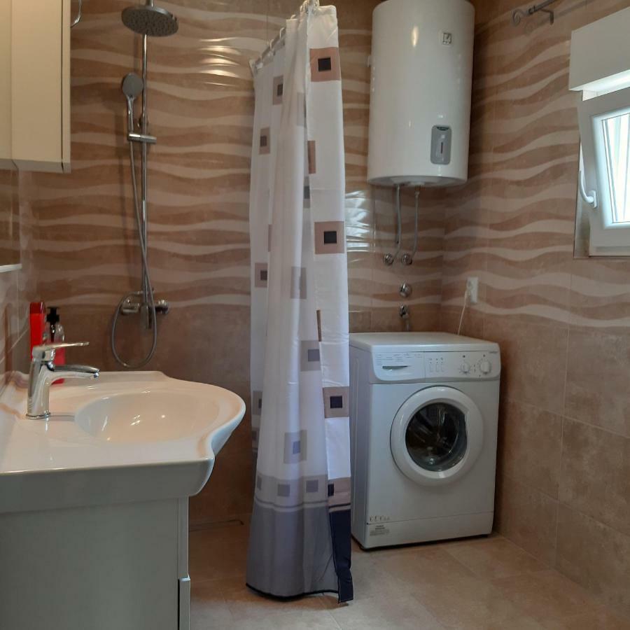 Apartment "Mislav" Gornji Karin Bagian luar foto